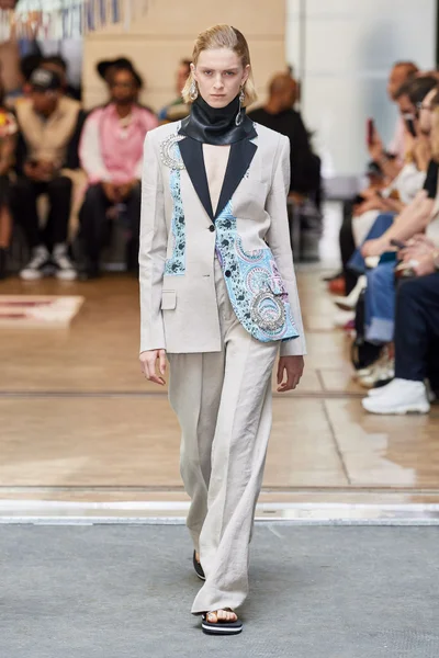 Look 28